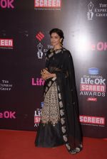 Deepika Padukone at Life Ok Screen Awards red carpet in Mumbai on 14th Jan 2015 (32)_54b7d22ca218a.JPG