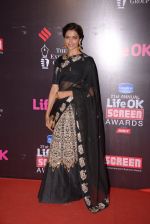 Deepika Padukone at Life Ok Screen Awards red carpet in Mumbai on 14th Jan 2015 (36)_54b7d24185b41.JPG
