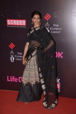 Deepika Padukone at Life Ok Screen Awards red carpet in Mumbai on 14th Jan 2015 (44)_54b7d26aaf48c.JPG