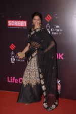 Deepika Padukone at Life Ok Screen Awards red carpet in Mumbai on 14th Jan 2015 (46)_54b7d26f78010.JPG
