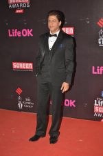 Shahrukh Khan at Life Ok Screen Awards red carpet in Mumbai on 14th Jan 2015(683)_54b7ee3ba5fe7.JPG