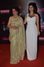 Tanisha Mukherjee, Tanuja at Life Ok Screen Awards red carpet in Mumbai on 14th Jan 2015(429)_54b7ef19e9bbe.JPG