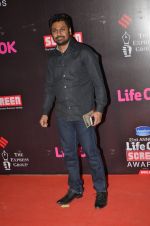 at Life Ok Screen Awards red carpet in Mumbai on 14th Jan 2015(264)_54b7d202cb2d5.JPG