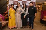 Elli Avram at the festive collection launch at the Hue store on 20th Jan 2015 (77)_54bf53ae796eb.JPG