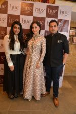 Elli Avram at the festive collection launch at the Hue store on 20th Jan 2015 (78)_54bf53af96ac6.JPG