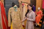 Elli Avram at the festive collection launch at the Hue store on 20th Jan 2015 (80)_54bf53b259f80.JPG