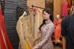 Elli Avram at the festive collection launch at the Hue store on 20th Jan 2015 (81)_54bf53b3b7424.JPG