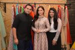 Elli Avram at the festive collection launch at the Hue store on 20th Jan 2015 (97)_54bf53d1d0581.JPG