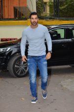 John Abraham at the launch of book In Search of Dignity and Justice by Sudharak Olwe in Mumbai on 22nd Jan 2015 (70)_54c20b35a9fa3.JPG