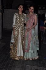 Karisma Kapoor, Kareena Kapoor at Soha Ali Khan and Kunal Khemu_s wedding Reception in Mumbai on 25th Jan 2015 (310)_54c61b696c141.JPG
