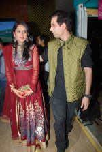 Kush Sinha with wife at the Premiere of Hawaizaada in Mumbai on 29th Jan 2015 (23)_54cb429fe9961.jpg