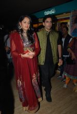 Kush Sinha with wife at the Premiere of Hawaizaada in Mumbai on 29th Jan 2015 (26)_54cb42a32c7d3.jpg