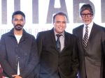 Amitabh Bachchan, Dhanush at the Premiere Production house, headed by Mr. Javed Shafi hosted a perfect evening to Shamitabh in the UAE on 29th Jan 2015 (8)_54d0859fcccea.jpg