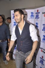 Varun Dhawan promotes Badlapur on the sets of Lil Champs in Famous on 3rd Feb 2015 (22)_54d1cc6a50d24.JPG