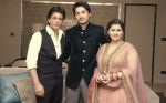Manali Jagtap with Shah Rukh Khan & Vicky Shoor at Designer Manali Jagtap_s Wedding Reception in Mumbai on 11th Feb 2015  (2)_54dc65490fb94.JPG