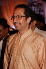 Uddhav Thackeray at Designer Manali Jagtap_s Wedding Reception in Mumbai on 11th Feb 2015 (84)_54dc63d9ad758.jpg