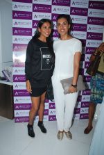 Deepti Gujral, Candice Pinto at About face salon launch in Khar, Mumbai on 12th Feb 2015 (31)_54ddee2bc985e.JPG