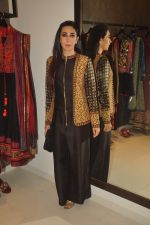 Karisma Kapoor at the launch of designer Anjali Jani_s flagship store in Mumbai on 15th Feb 2015 (55)_54e1a8637b15a.JPG