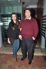 Karisma Kapoor, Randhir Kapoor snapped at Randhir Kapoor Birthday Dinner in Mumbai on 15th Feb 2015 (11)_54e1a9f7afc4c.JPG