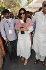 Sridevi at Ramanaidu antima yatra on 19th Feb 2015 (1)_54e6edc430a44.jpg