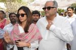 Sridevi at Ramanaidu antima yatra on 19th Feb 2015 (19)_54e6edd939905.jpg