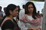 Sridevi at Ramanaidu antima yatra on 19th Feb 2015 (27)_54e6ede3452dd.jpg