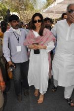 Sridevi at Ramanaidu antima yatra on 19th Feb 2015 (31)_54e6edeb0f572.jpg