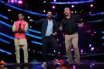Ayushmann Khurrana, Anu Malik, Aditya Narayan on the sets of Lil Champs in Famous on 24th Feb 2015 (58)_54ed715da6571.JPG