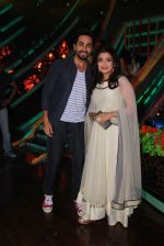 Monali Thakur, Ayushmann Khurrana on the sets of Lil Champs in Famous on 24th Feb 2015 (64)_54ed7197bfdfb.JPG