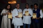 Gulzar at the launch of script writer Javed Siddiqui_s book Gulzar Pluto in Mumbai on 1st Feb 2015(84)_54f45d3cdba1b.JPG