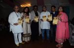 Gulzar, Hariharan, Jaspinder Narula at the launch of script writer Javed Siddiqui_s book Gulzar Pluto in Mumbai on 1st Feb 2015(61)_54f45d44a0faf.JPG