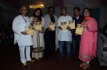 Gulzar, Hariharan, Jaspinder Narula at the launch of script writer Javed Siddiqui_s book Gulzar Pluto in Mumbai on 1st Feb 2015(63)_54f45d462a94a.JPG
