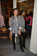 Shibani Dandekar at Payal Singhal_s new collection for The Shirt Company in Kalaghoda on 4th March 2015 (75)_54f8545e721c1.JPG
