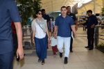Aamir Khan snapped with Kiran Rao and Azad at airport in Mumbai on 8th March 2015 (35)_54fd8d5c521ac.JPG
