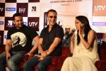 Aamir Khan, Vidhu Vinod Chopra unveils PK Dvd in Mumbai on 11th March 2015 (26)_550159709a173.JPG