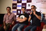Aamir Khan, Vidhu Vinod Chopra, Rajkumar Hirani unveils PK Dvd in Mumbai on 11th March 2015 (33)_550158e1413c3.JPG