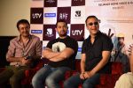Aamir Khan, Vidhu Vinod Chopra, Rajkumar Hirani unveils PK Dvd in Mumbai on 11th March 2015 (34)_5501597daea11.JPG