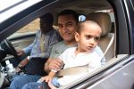 Aamir Khan takes off to Hilton Shilim with Azad for his birthday bash in Mumbai on 13th March 2015 (15)_550426c244123.JPG