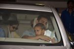 Aamir Khan takes off to Hilton Shilim with Azad for his birthday bash in Mumbai on 13th March 2015 (3)_550426ba78263.JPG
