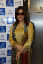  Zeenat Aman inaugurates Dr. Simple Aher_s clinic Skin Lounge in Lokhandwala, Andheri West on 15th March 2015 (17)_5506cc6c3114c.JPG