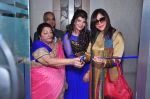  Zeenat Aman inaugurates Dr. Simple Aher_s clinic Skin Lounge in Lokhandwala, Andheri West on 15th March 2015 (7)_5506a36e111fb.JPG