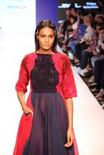 Model walks the ramp for KaSha Show at Lakme Fashion Week 2015 Day 1 on 18th March 2015 (8)_550aa28027eee.JPG