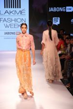 Model walks the ramp for Verb by Pallavi Singhee at Lakme Fashion Week 2015 Day 1 on 18th March 2015 (32)_550aad04d9295.JPG