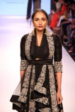 Model walks the ramp for Yogesh Chaudhry Show at Lakme Fashion Week 2015 Day 1 on 18th March 2015 (32)_550aacd9ae20a.JPG