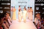 Dia Mirza walks the ramp for Anavila Show at Lakme Fashion Week 2015 Day 2 on 19th March 2015 (27)_550c00f435429.JPG