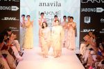 Dia Mirza walks the ramp for Anavila Show at Lakme Fashion Week 2015 Day 2 on 19th March 2015 (28)_550c00f5ac494.JPG