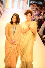 Dia Mirza walks the ramp for Anavila Show at Lakme Fashion Week 2015 Day 2 on 19th March 2015 (36)_550c00fcdb396.JPG