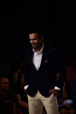 Irfan Pathan walks the ramp for Killer and Easies Show at Lakme Fashion Week 2015 Day 2 on 19th March 2015 (109)_550c05a1856f7.JPG