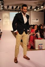 Irfan Pathan walks the ramp for Killer and Easies Show at Lakme Fashion Week 2015 Day 2 on 19th March 2015 (25)_550c05ea67449.JPG
