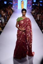 Model walks the ramp for Gaurang Show at Lakme Fashion Week 2015 Day 2 on 19th March 2015 (139)_550c053e5c0d7.JPG